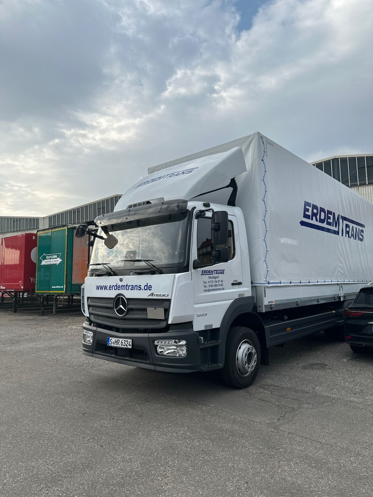 Mercedes-Benz Atego mit Erdemtrans Plane